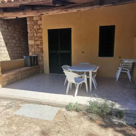 Casa vacanze Inviting Bungalow In Isola Di Capo Rizzuto With Garden *