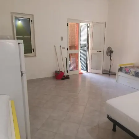 Inviting Bungalow In Isola Di Capo Rizzuto With Garden Casa vacanze