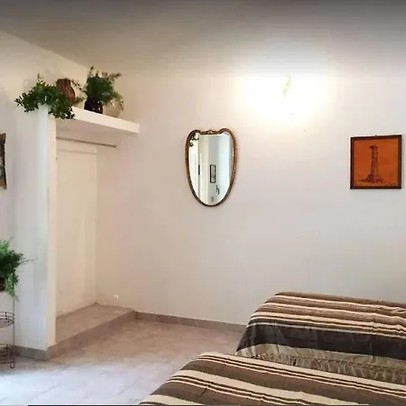 Casa vacanze Inviting Bungalow In Isola Di Capo Rizzuto With Garden