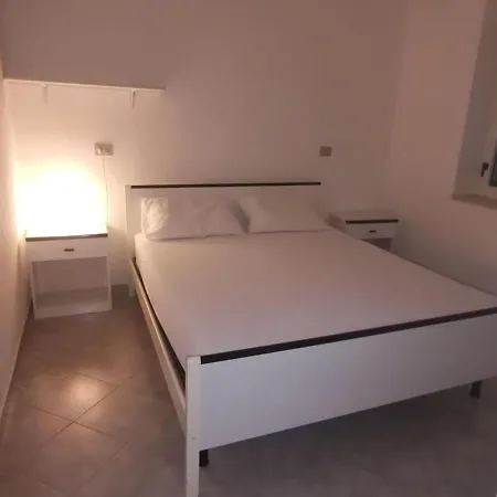 Inviting Bungalow In Isola Di Capo Rizzuto With Garden Casa vacanze