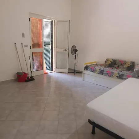 Inviting Bungalow In Isola Di Capo Rizzuto With Garden * Casa dello Stumio